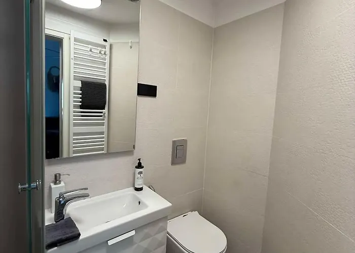 Domillion 2bdr New On Pilies St Apartment *